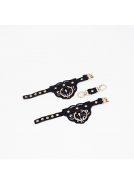 Черные кожаные наручники с клепками, кольцами и золотистой фурнитурой - Crazy Handmade - купить с доставкой в Ангарске