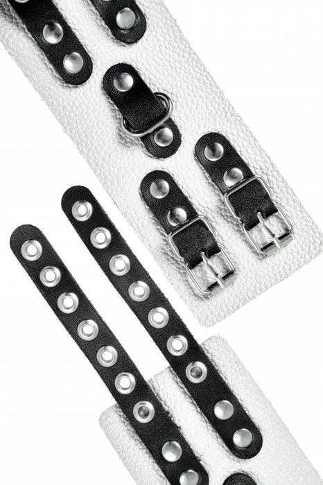 Бело-черные наручники с двумя ремешками и люверсами - Pecado - купить с доставкой в Ангарске